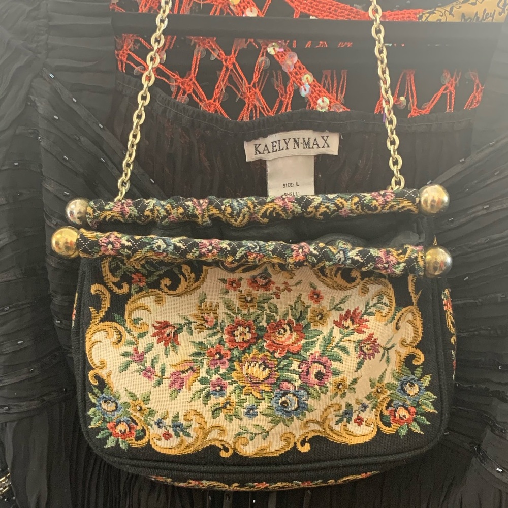 Vintage, carpet bag style handbag